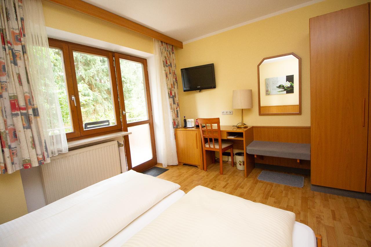 Hotel Am Wald Ottobrunn Exterior foto